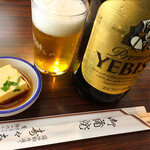 寿々喜 - エビスビール(大) ¥730  自家製の卵豆腐？がアテで着いてきます。