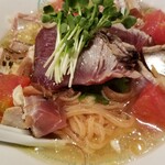 麺屋 六感堂 - 冷製 鰹とトマトの山椒SOBA＋鰹たたき増し＋トマト煮浸し増し