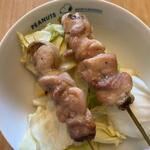 Sousaku Yakitori Daien - 鶏モモ肉は大きなジューシーな焼鳥です。  