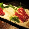 もつ鍋と馬刺し 馬肉寿司 居酒屋 九州小町 個室 飲み放題 - 料理写真:馬刺し三種盛り合わせ。　　　　　2020.06.26