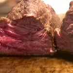 オカダ食品株式会社 - ローストビーフ用極上赤身肉  700g 断面