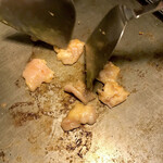 オカダ食品株式会社 - シマチョウを炒めて