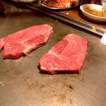 オカダ食品株式会社 - 和牛極上ロースステーキ  焼き焼き風景