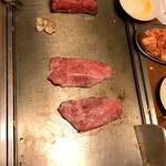 オカダ食品株式会社 - 和牛極上ロースステーキ  焼き焼き風景