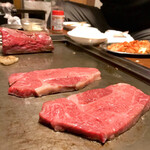 オカダ食品株式会社 - 和牛極上ロースステーキ  焼き焼き風景