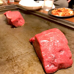 オカダ食品株式会社 - 和牛極上ヒレステーキ 焼き焼き風景