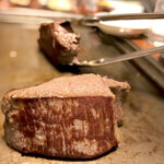 オカダ食品株式会社 - 和牛極上ヒレステーキ 焼き焼き風景