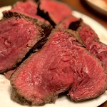 オカダ食品株式会社 - ローストビーフ用極上赤身肉　出来上がりカット