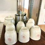 オカダ食品株式会社 - 備え付けの湯呑み