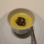 ラ ソスタ - 玉蜀黍冷製スープ　焼き玉蜀黍入り