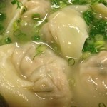 上海わんたん食彩厨房・むっちり大きな手作りわんたん