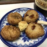 酒のデパート ヒトモト 立ち呑みカウンター - 小判揚げ。