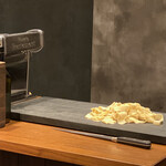 イル アオヤマ - 目の前で作り立てのパスタ