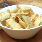 京橋 ワインとイタリアン フィンガーファイブ - ザクザクマウイチップス