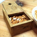 京橋 ワインとイタリアン フィンガーファイブ - 柿ピーＢＯＸ