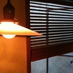ELEPHANT FACTORY COFFEE - 2012/05/18 ランプシェードと木のブラインド