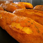 トツゼン ベーカーズ キッチン - 博多かねふくの明太子がたっぷり。大人気の明太フランス。
