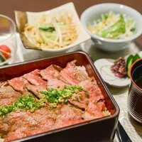 横濱焼肉重 (牛肉：100g)