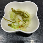 えいすけ - ビールを頼んだら、お漬物の提供。