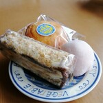 カワダ菓子舗 - 料理写真:イチゴ大福、パフカスター、ピェールだと