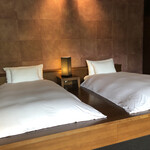 Hoshinoya Karuizawa - 部屋のベッドは非常に快適かつ清潔です。