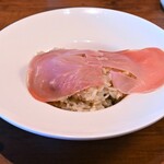 ピソラ - 生ハムとキノコ、アスパラの地中海仕立てのペペロンチーノリゾット