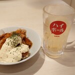 昭和食堂 - 牛生ハムユッケ+自家製鶏唐揚げ5個(タルタル南蛮)とハイボール