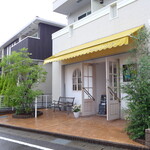 Shifukunoki - 小牧市応時の住宅街にひそむ「シフクノキ」。黄色いオーニング（雨除け）が目印