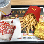 マクドナルド - 料理写真:限定のマイティビーフのセットに追加のチーズバーガー