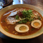 だいとうえん - 地獄ラーメン中辛、煮玉子