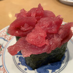 廻鮮寿司 塩釜港 - 中落ちの量もハンパないです(@_@)