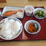 Himebara Shokudou - 鮭塩焼、南京の煮物、おくらおかか、こつぶ納豆、めし（大）