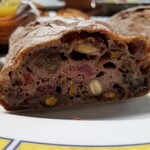 ラトリエ ドゥ プレジール - パン オ フルュイ ルージュ 3.8円/g(税込)