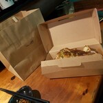 ダイニング リフ - お土産用の袋も箱も、ワンポイントの店名がカワイイのー