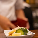 鳥田中 - 2020.6 漬け物盛り合わせ（胡瓜と蕪の糠漬け、大根醤油漬け、沢庵漬け）