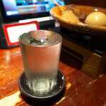 海ぼうず本店 - 冷酒「磯自慢」（￥858）。焼津の銘酒、静岡に来たら是非呑みたい一杯