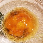 鳥田中 - 根室ムラサキウニ、鹿児島さつま鶏と丸鶏のコンソメジュレ掛け