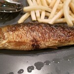 食堂ヒゲ - イワシのグリル(ジャガイモのグリルorフライドポテト付)(一尾)(700円)