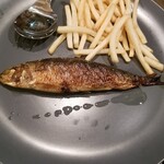 食堂ヒゲ - イワシのグリル(ジャガイモのグリルorフライドポテト付)(一尾)(700円)
