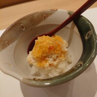 吉祥寺 鮨 栞庵 やましろ - ズワイガニの小丼 雲丹ソース掛け