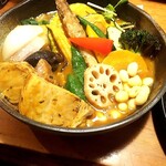 Rojiura Curry SAMURAI. さくら店 - 角煮と20種類の野菜スープカレー。1250円。