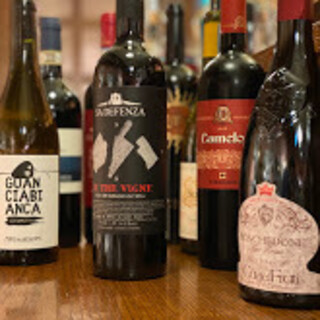 当店のワインはイタリア20州のVINOのみ用意しております。
