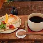 Kafe Koukoan - 米粉のチーズケーキとブレンドコーヒーのセット