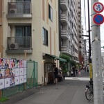 中華そば 葉山 - 混んでたんで遠目から外観