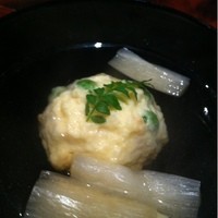 賛否両論 - うすい豆と海老のしんじょう、ずいきのお椀