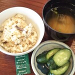 鮎茶屋 巴 - 釜飯、味噌汁、漬物