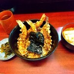 天久 - サービス天丼と味噌汁