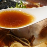 自家製麺 フラワー - 濃厚醤油スープ