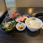 Tsujihorumon - 塩タンと和牛カルビ焼肉定食