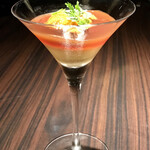 KAZAN - 生雲丹のジュレ。3層に分かれていて美しい。ジュレはカニの出汁。